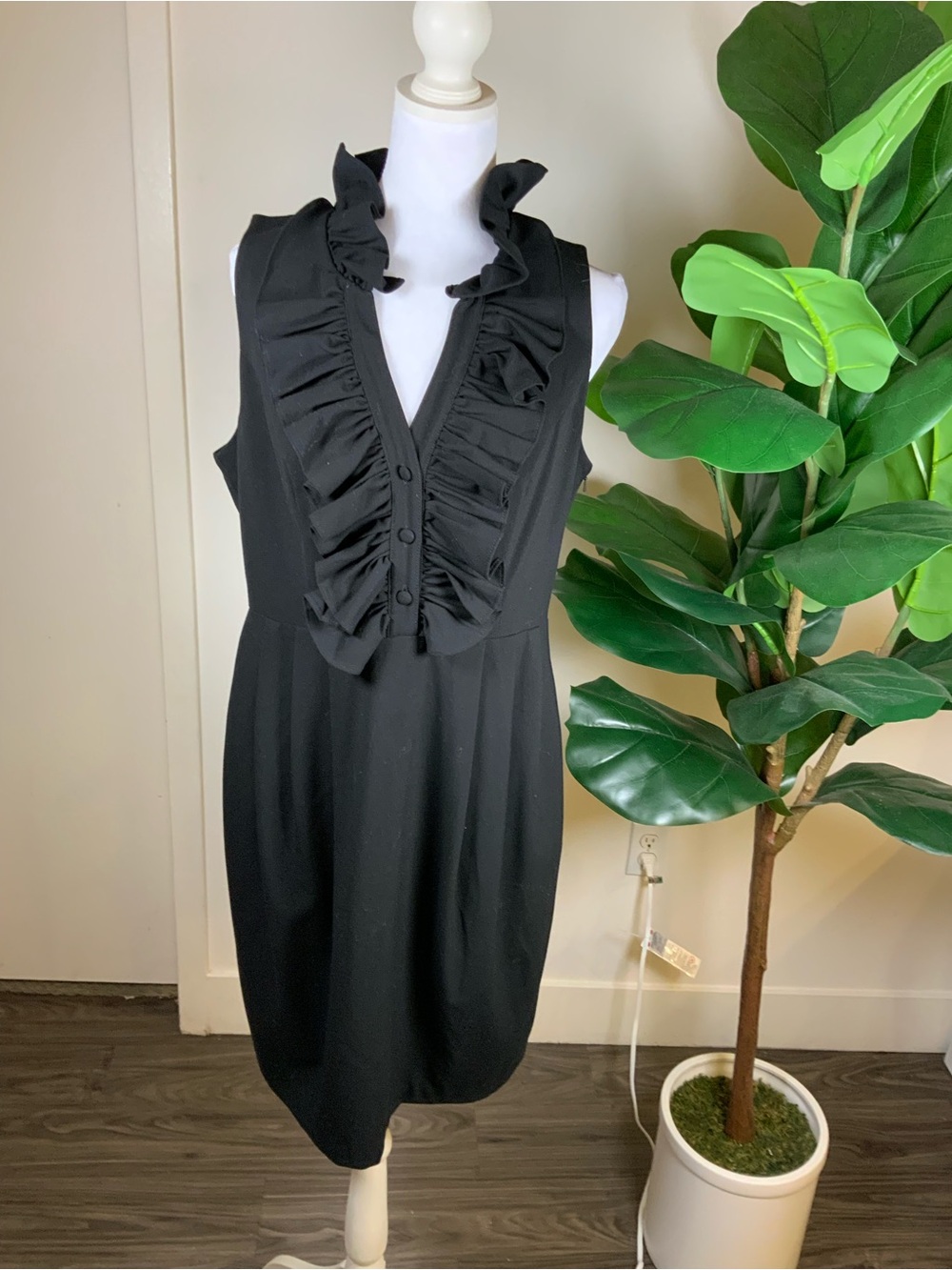 Marc New York Black Sleeveless Ruffle V-Neck Dress